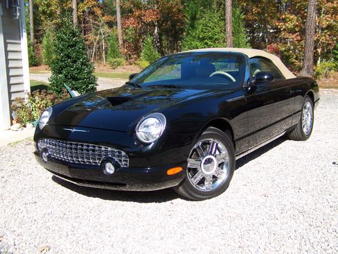 Used 2005 Ford Thunderbird RWD image 2