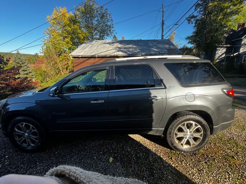 Used 2013 GMC Acadia SLT image 2