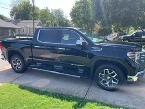 Used 2022 GMC Sierra 1500 SLT w/ SLT Premium Plus Package AWD/4WD image 5