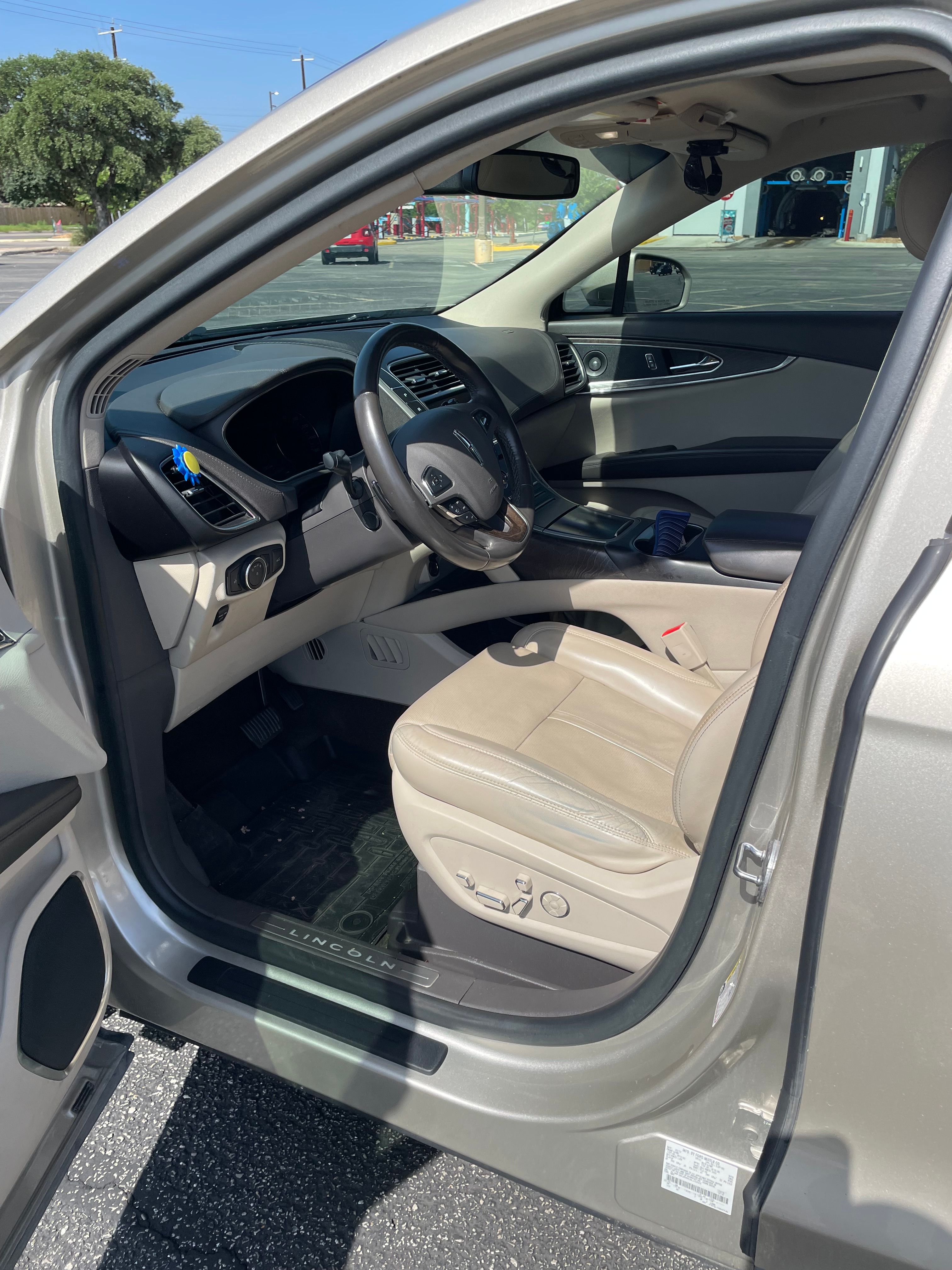Used 2017 Lincoln MKX Reserve FWD image 11