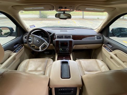 Used 2011 GMC Yukon Denali image 9