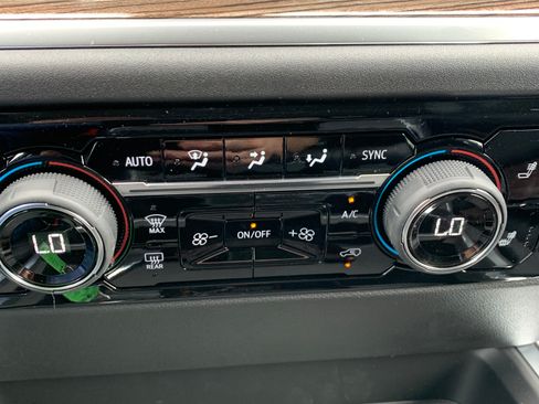 Used 2024 Chevrolet Silverado 2500 LT image 16