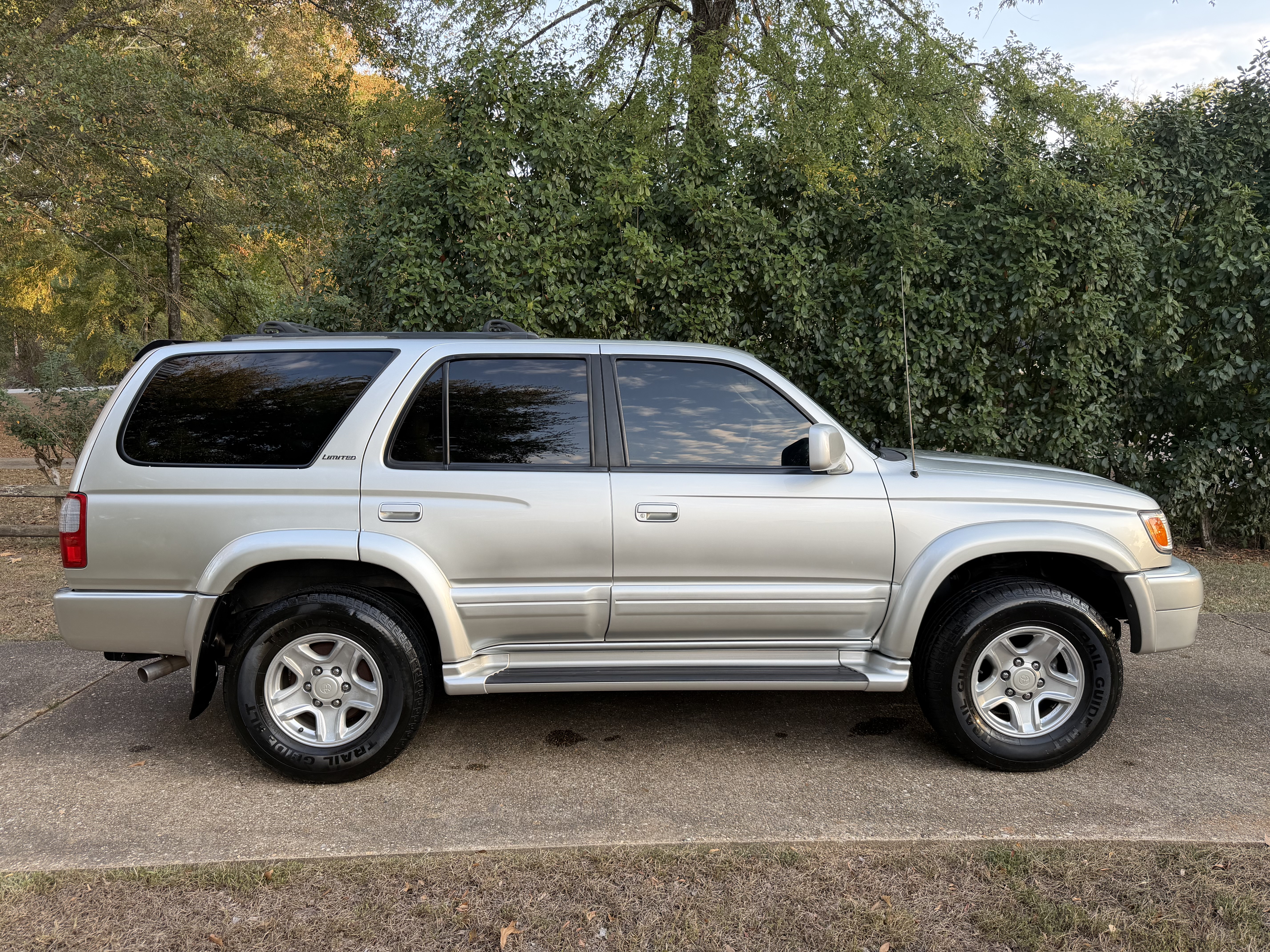 Used 2000 Toyota 4Runner Limited AWD/4WD image 6
