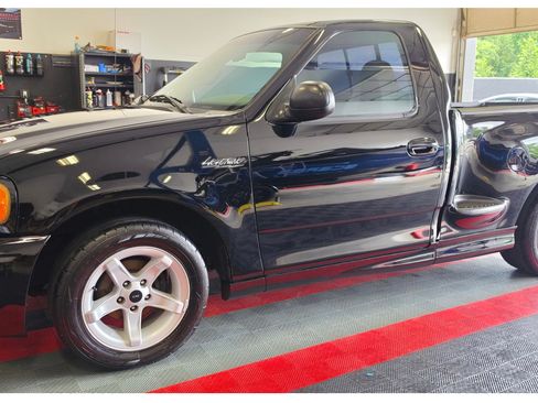 Used 1999 Ford F150 Lightning RWD image 1