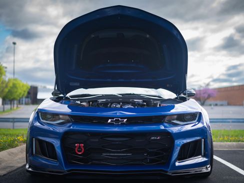 Used 2021 Chevrolet Camaro ZL1 RWD image 4