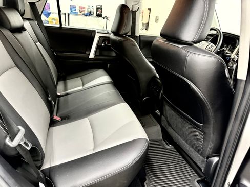Used 2022 Toyota 4Runner SR5 Premium image 8