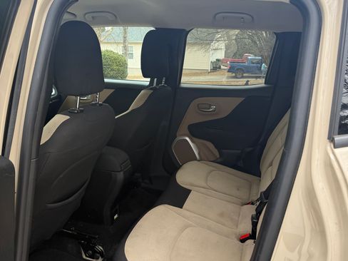 Used 2016 Jeep Renegade Latitude w/ Popular Equipment Group image 6