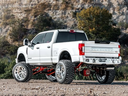 Used 2017 Ford F250 Platinum w/ Platinum Ultimate Package AWD/4WD image 11