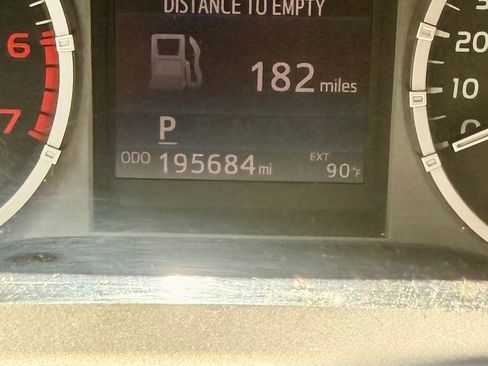 Used 2016 Toyota Tundra SR5 w/ SR5 Upgrade Package AWD/4WD image 12