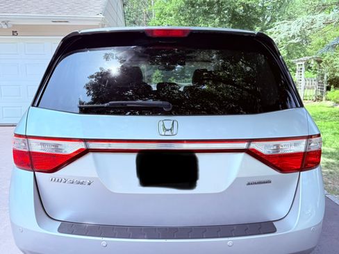 Used 2011 Honda Odyssey Touring Elite image 4