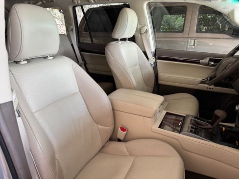 Used 2017 Lexus GX 460 AWD/4WD image 12