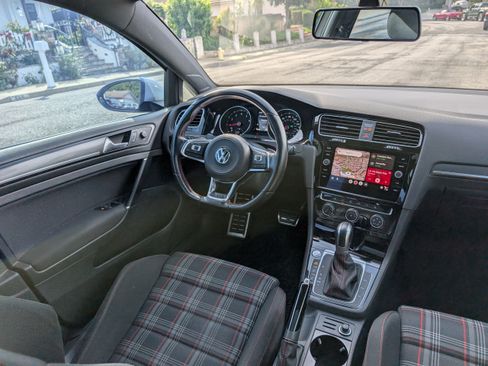 Used 2018 Volkswagen GTI SE image 20