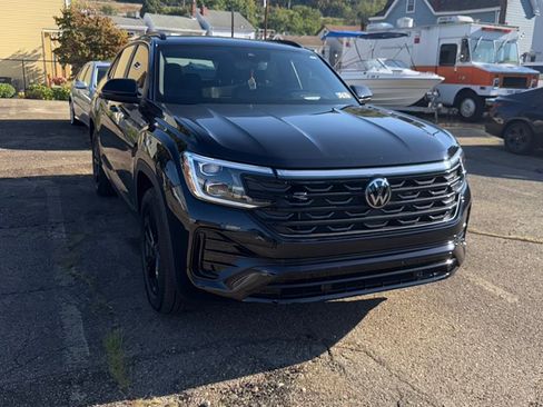 Used 2025 Volkswagen Atlas Cross Sport SEL R-Line image 11