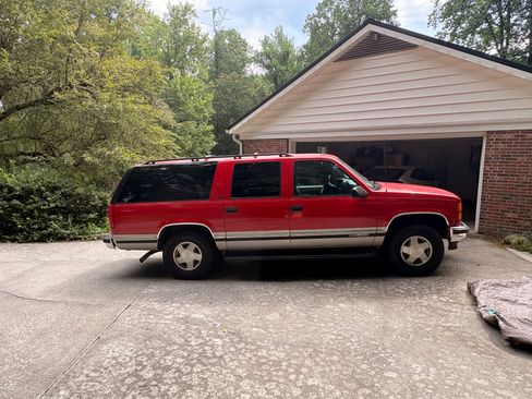 Used 1999 GMC Suburban 4WD w/ Marketing Opt Pkg 3 image 2