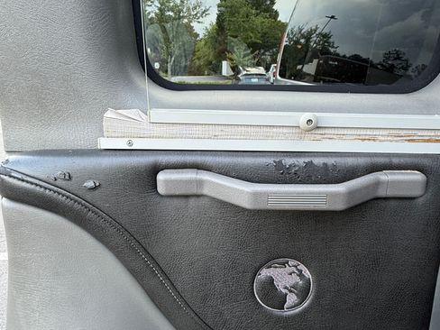 Used 2013 Chevrolet Express 2500 Extended Van 3D image 12