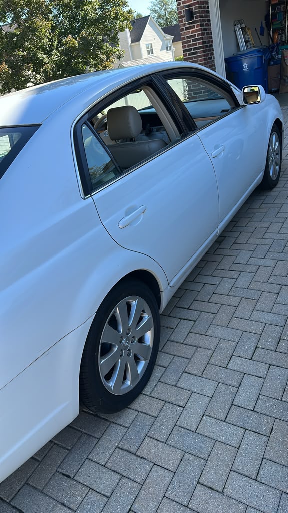 Used 2006 Toyota Avalon XLS FWD image 5