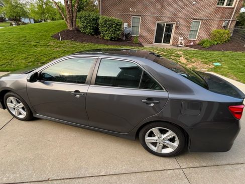Used 2014 Toyota Camry SE FWD image 11