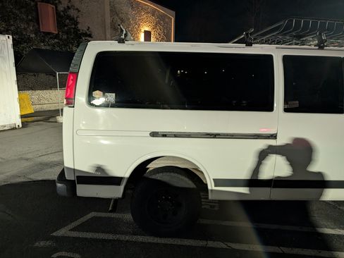 Used 1999 Chevrolet Express 3500 Extended Passenger w/ Preferred Equipment Group image 4