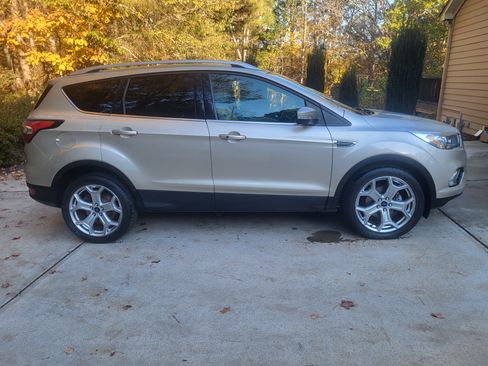 Used 2017 Ford Escape Titanium image 1
