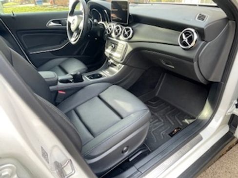 Used 2020 Mercedes-Benz GLA 250 4MATIC image 9