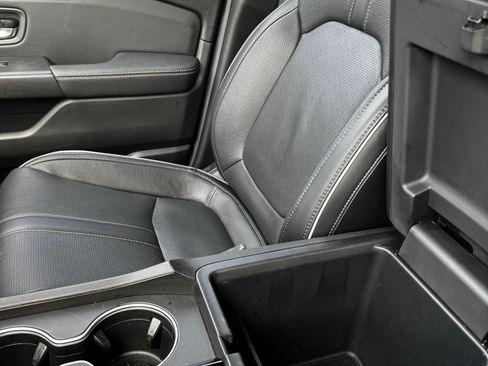 Used 2025 Honda Pilot Elite image 9