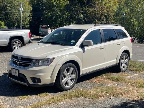 Used 2012 Dodge Journey SXT w/ Popular Equipment Group image 2