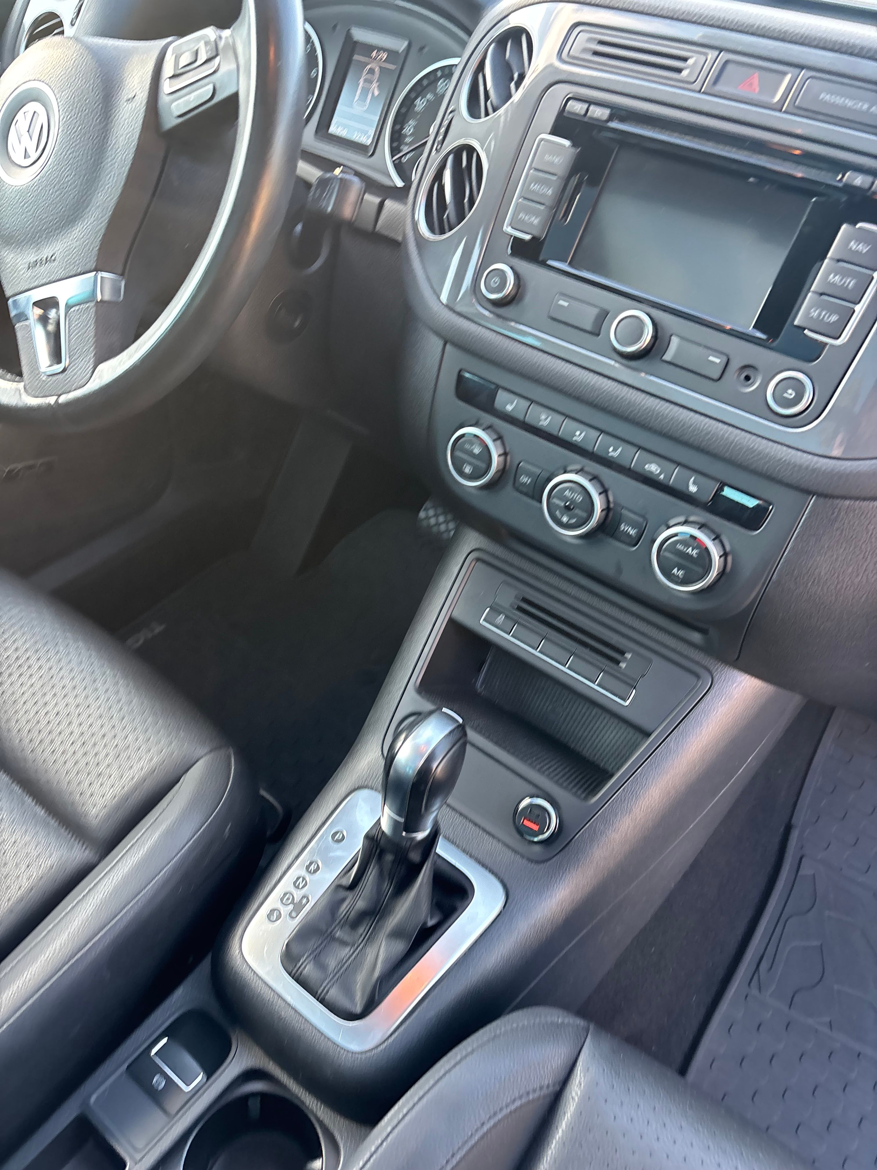 Used 2015 Volkswagen Tiguan SEL FWD image 23