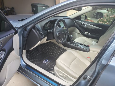 Used 2017 INFINITI Q50 Signature Edition w/ All Weather Package (L93) image 6