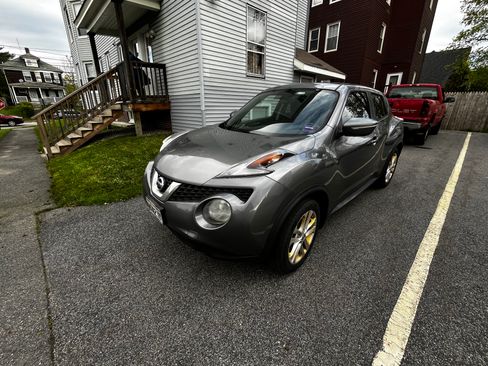 Used 2015 Nissan Juke SV w/ Cold Weather Package image 5