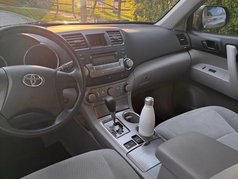 Used 2010 Toyota Highlander 4WD image 16
