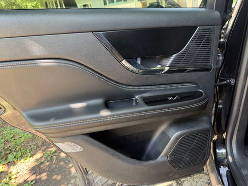 Used 2020 Lincoln Corsair AWD w/ Premium Package image 19