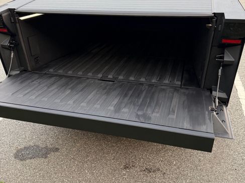 Used 2024 Tesla Cybertruck AWD Crew Cab image 17