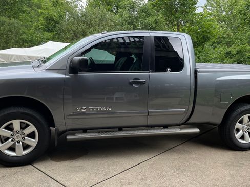 Used 2014 Nissan Titan SV w/ SV Value Truck Package AWD/4WD image 9