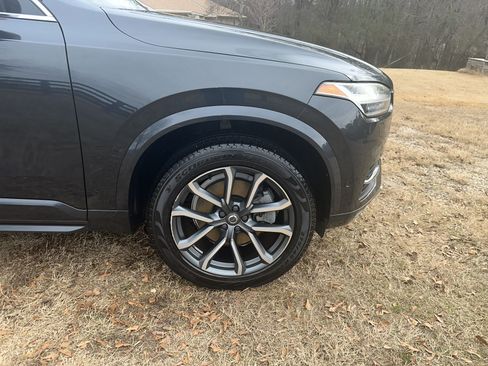 Used 2017 Volvo XC90 T6 Momentum w/ Vision Package image 10