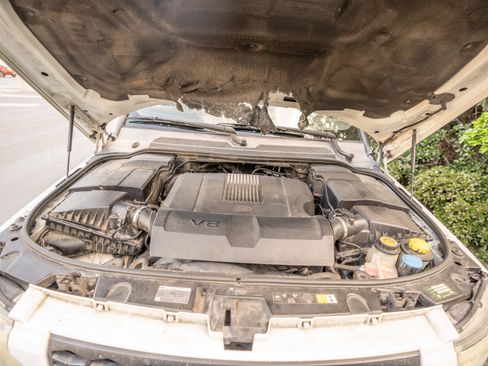 Used 2011 Land Rover LR4 image 30