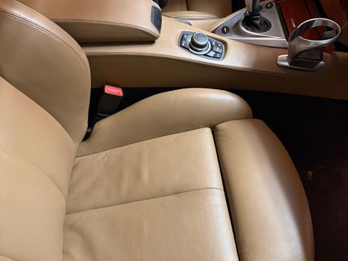 Used 2010 BMW M6 Convertible image 11