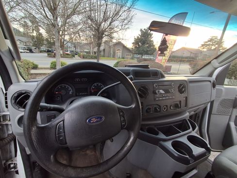 Used 2010 Ford E-350 and Econoline 350 XL image 12