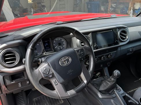Used 2016 Toyota Tacoma TRD Sport w/ Towing Package AWD/4WD image 8