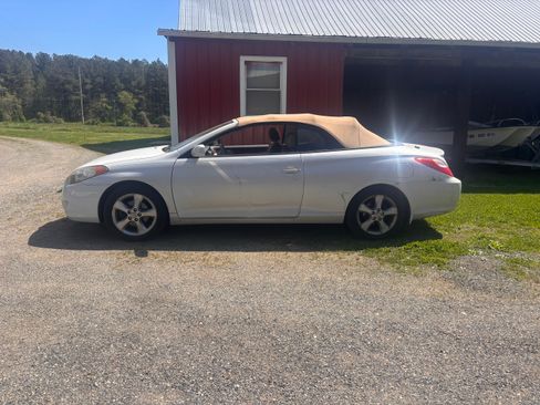 Used 2006 Toyota Solara SE image 1