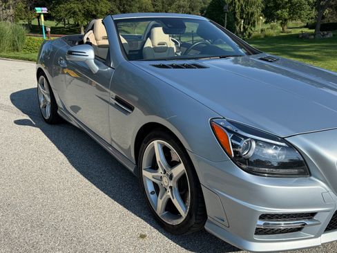 Used 2014 Mercedes-Benz SLK 350 image 12