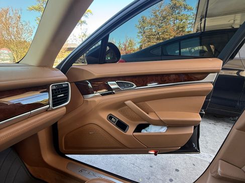 Used 2013 Porsche Panamera S image 19
