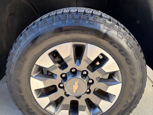 Used 2021 Chevrolet Silverado 2500 Custom w/ Custom Value Package image 8