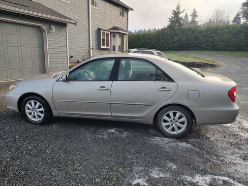 Used 2004 Toyota Camry XLE image 5