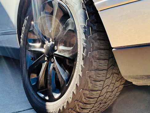 Used 2017 Land Rover Range Rover HSE image 6