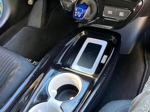 Used 2016 Toyota Prius Four Touring image 12