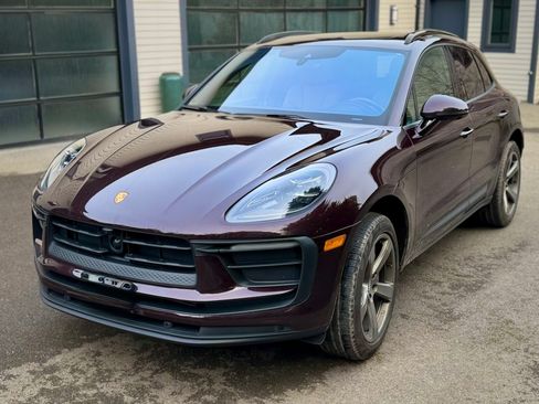 Used 2024 Porsche Macan image 1