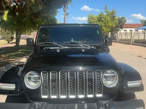 Used 2021 Jeep Wrangler Unlimited Sahara w/ Cold Weather Group AWD/4WD image 2