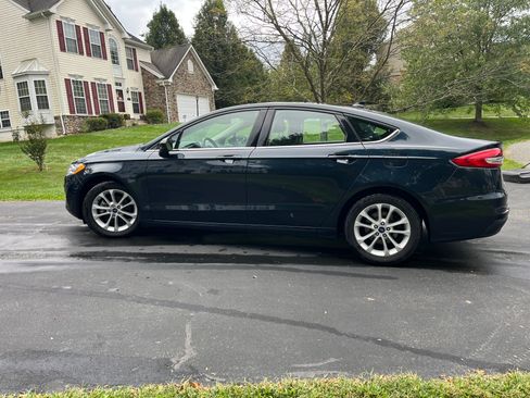Used 2020 Ford Fusion SE image 11
