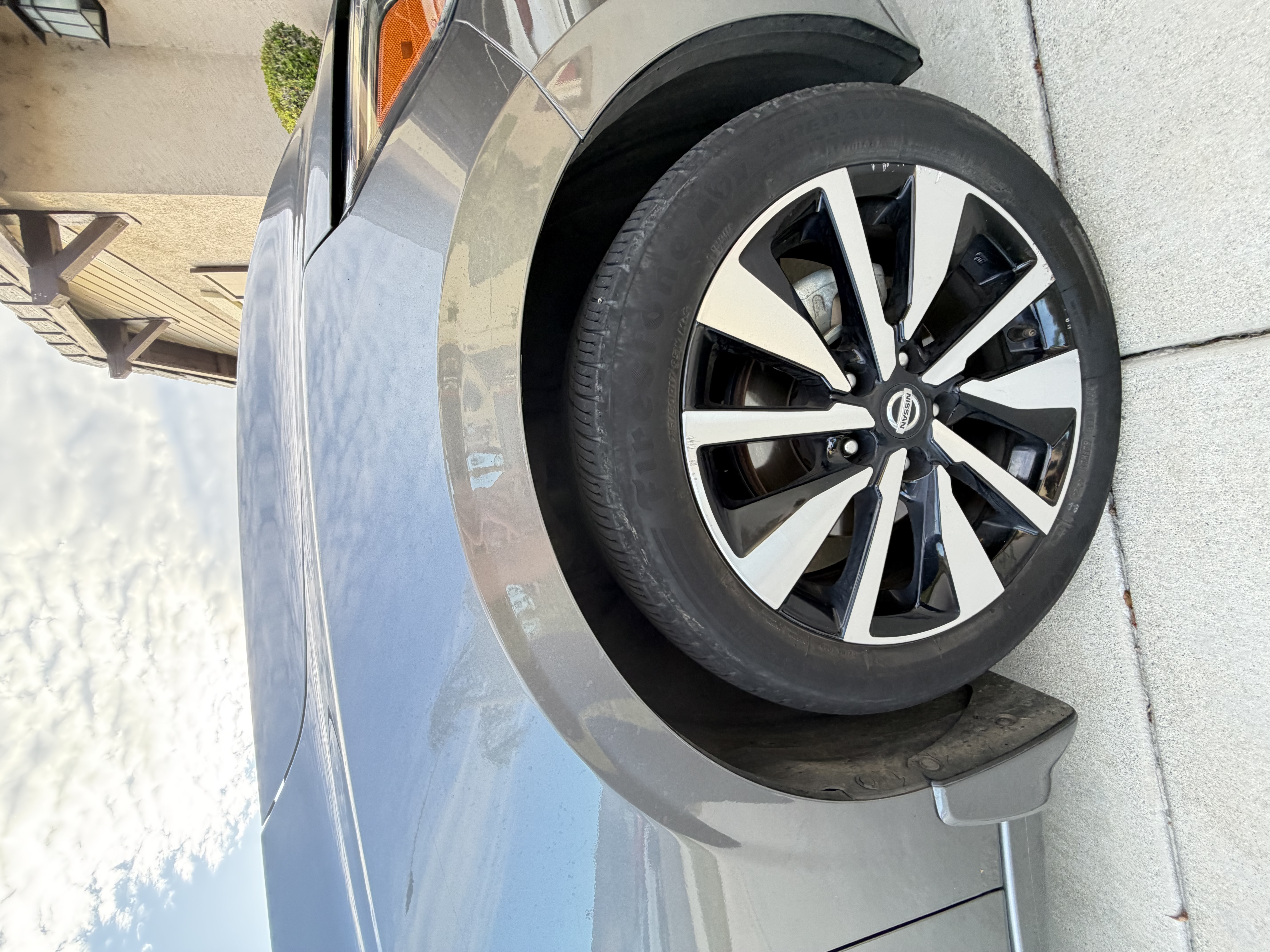 Used 2021 Nissan Sentra SV w/ SV Premium Package FWD image 4