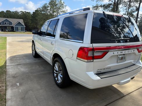Used 2016 Lincoln Navigator Select image 11